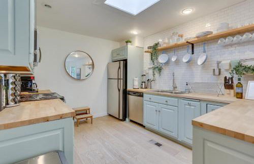 Charming Swan Lake Apartment with Deck! - Foto 11