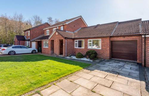 14 Acomb Wood Drive Peaceful 2-Bed Home in York with Free Parking - Pass the Keys - Photo 24