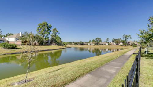 Lake-View Home with Pool Access in Legends Ranch! - Foto 3