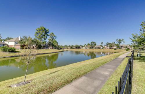 Lake-View Home with Pool Access in Legends Ranch! - Foto 3