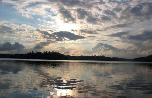 Stunning Waterfront Cabin with a Boathouse on Tupper Lake in New York - Foto 17