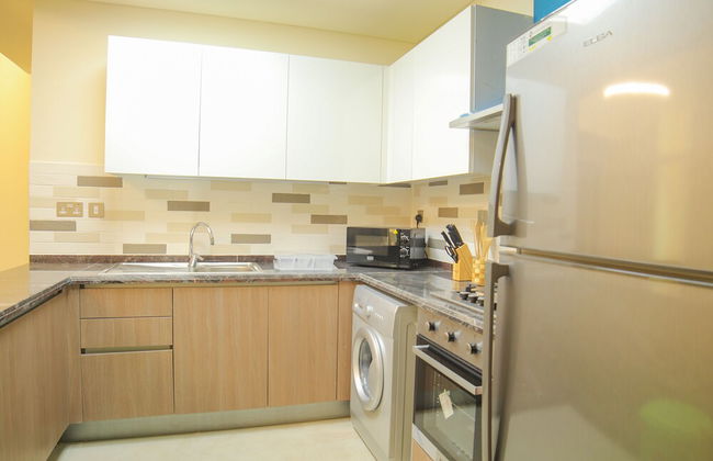 2 Bedroom Apartment- Azizi Plaza - Photo 6
