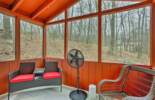 4 Mi to Tubing Cozy Bushkill Cabin with Deck! - Foto 2