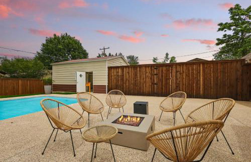 5BR w Pool, Golf Simulator, Game Room & EV Charger - Foto 44