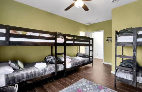 5 Bedroom Suites Hot Tub Jacuzzi Tub & Game Room - Photo 41