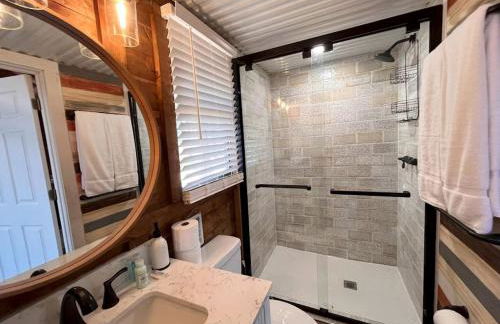 Cozy Waterfront Cabin for a Memorable Getaway on Toledo Bend Lake in Hemphill, Texas - Photo 18