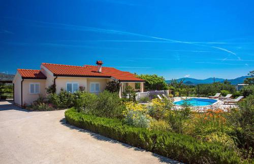 VILLA ANA - 3 bedroom villa with private pool and unspoiled natural environment - Photo 9