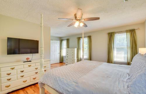 Home with Fire Pit on 27 Acres in Walhalla! - Foto 14