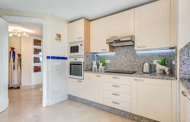 YOLO Spaces – Sotogrande Marina Boutique Apartment - Foto 11