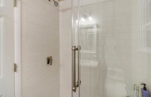 Cozy Mountain Home with Great Views, Deck & WiFi - Photo 25