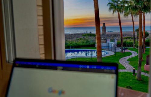 Apartasuites Royal Zahara, Máximo confort con vistas al mar - Photo 30