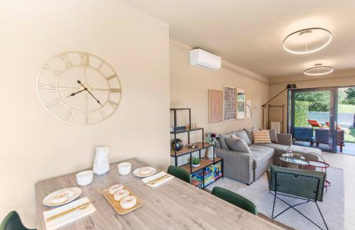 NEW stylish Casa Melisa with 2 gardens and BBQ facilities! - Foto 2