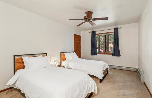 Pristine Cabin on Wooded Lot. Fantastic Location Pool Table - Foto 29