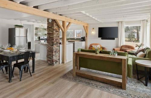 100% Renovated Stowe Village Farmhouse - Photo 9