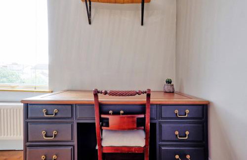 Beautiful 5 bed house, relaxing garden and driveway parking 10 min to the beach - Foto 18