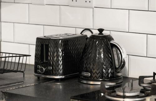 1Bed Gem Central Bletchley Perfect for Contractors - Foto 10