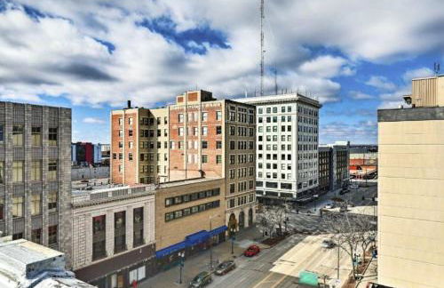 Husker Home TEN40 is in the heart of Downtown Lincoln where you can walk to Haymarket & UNL - Foto 28