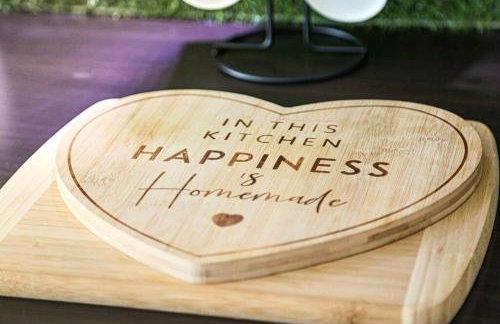 Stylish House with Smart TVs and Netflix, Fast Wifi, Free Parking and Garden by Yoko Property - Foto 25