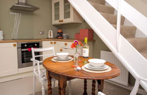 The Lilley Pad in Ludlow Cosy, Central, Perfect for Couples, Netflix & Parking Permit - Photo 13
