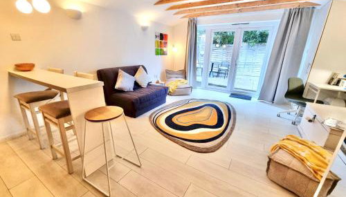 Modern self contained tiny home with patio - Foto 4