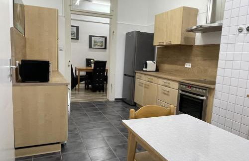 Geräumige 160 qm Wohnung für 9-11 Personen in der Stadtmitte - Foto 11