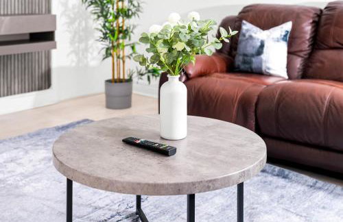 Stylish Five Bedroom House - Parking - Terrace - Fast Wi-Fi 974P - Foto 11