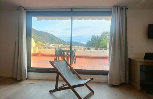 Sunny Relaxing Penthouse Costa Brava, Sea & Mountain Views, Huge Terrace, Fiber 1GB - Foto 9