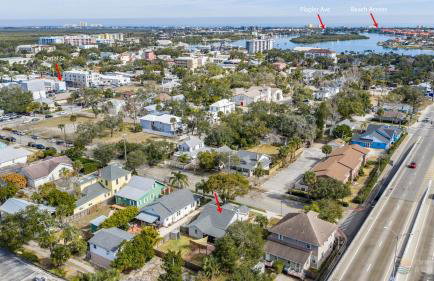 Adorable Dog Friendly Home with Fenced Yard, Office, STEPS to Canal & Hospital! - Foto 36