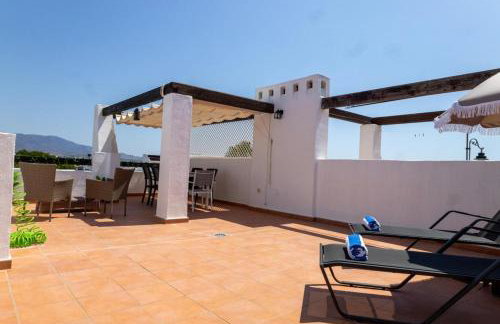 Penthouse for 4 Rooftop Terrace & Communal Pools - Photo 42