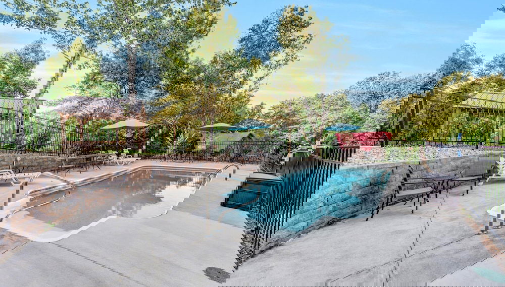 Just Poolin' Around - Foto 1, Imagen principal