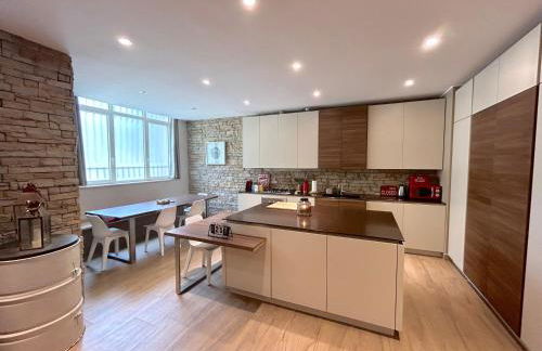 R39 Elegant Apartment with Private Parking - Foto 1