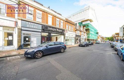 Penthouse Serviced Apartment in Camberley Town Centre with Free Parking, Free WiFi, Lift and Balcony Access By Redwood Stays - Foto 28