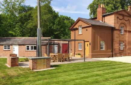 Oulton Park Lodge - Photo 2