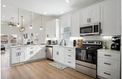 Peaceful Stays with Easy Access to Downtown - Foto 8