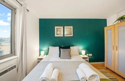 Modern 2 Bed Apartment in Greenwich, 24h Free Parking, Great for Business & Contractors, Sleeps 6 - Photo 18