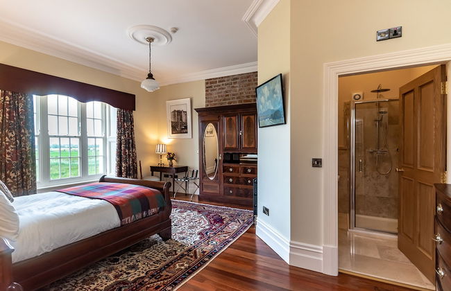 8 Bedroomed House Steeped in History - Photo 13