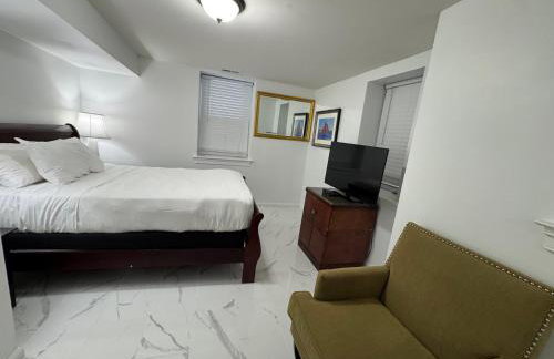 Lovely Remodeled 2bdrm Basement Home - Foto 35