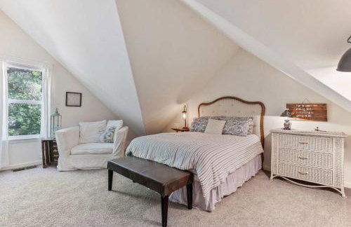 Charming 4BR Wine Country Getaway with Spa & Firepit - Foto 38