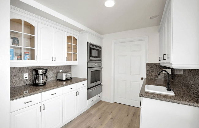 Castlewood by Avantstay Malibu Cliffside + View - Photo 20