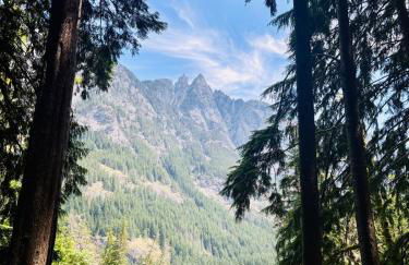 Riverside Bliss Cozy Beds, Fireplace and Gbit WiFi - Foto 11