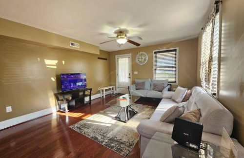 Two Story Queen Primary - Foto 29