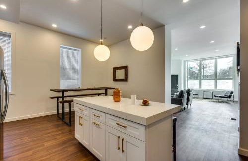 Converted Store Front Home Lets You Live Like a Local in the Heart of it All! condo - Foto 18