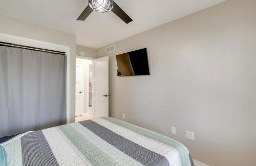 1 Mi to Beach Dog-Friendly Condo in Lake Mills! - Foto 17