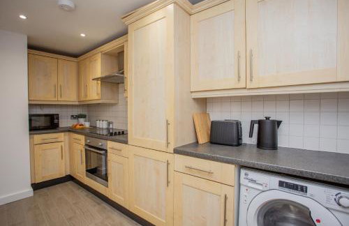 Modern 2BR Pad - 4 Min to Station, Fast WiFi and Smart TVs! - Foto 5