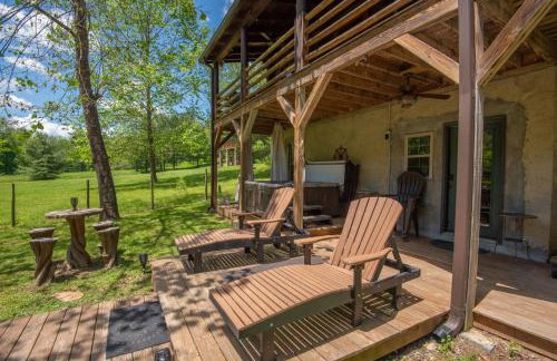 Cabin on the New River with Easy Steps to the River,Hot Tub, Fire Pit - Photo 25