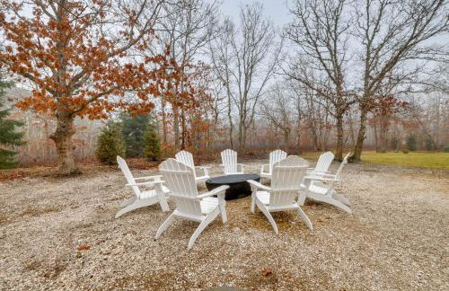 Easy Coast Access! Elevated Marthas Vineyard Stay - Foto 2