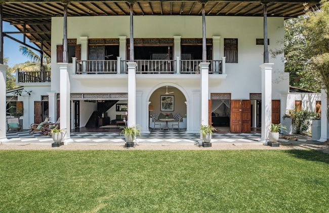 Lovely Lakeside Villa With Large Pool Poolside Dining - Foto 22