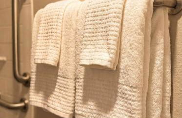 Stunning Lake Views | DART Train | Gym & Pool - Foto 14