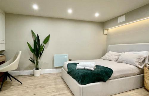 A2 HighTown Apartment, Steps from Luton Train Station - Foto 32