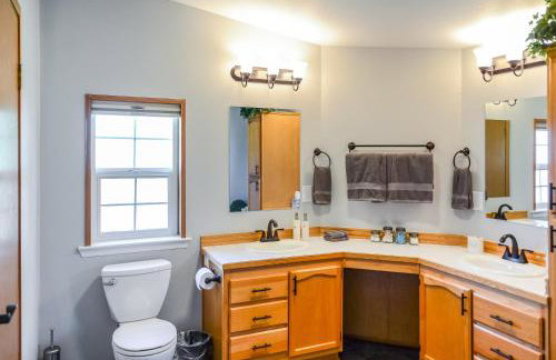 Peak View Corvallis - Spacious Outdoor Dining w/Fire Table - Close to Downtown & OSU - Foto 19